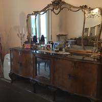 Ampio mobile chippendale con specchiera