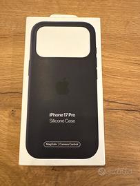 Cistodia in silicone nero per iphone 17 pro