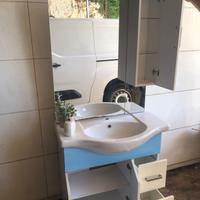 Mobiletto bagno con lavabo