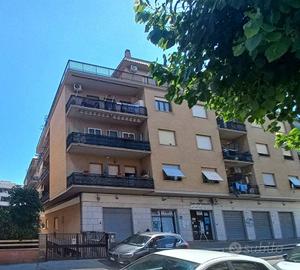 Box / Garage di 1300 m² a Pomezia