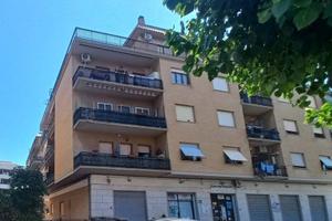 Box / Garage di 1300 m² a Pomezia