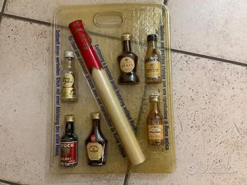 Cofanetto integro di liquori mignon anni ‘60/‘70