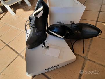 Scarpa e stivale entrambi seminuovi TG. 35