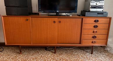 credenza più mobile stile mid-century scandinavo 
