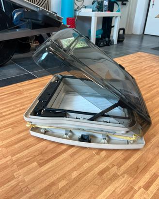 Finestra/lucernario Remus per camper