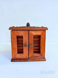 Antico mobiletto medagliere in legno