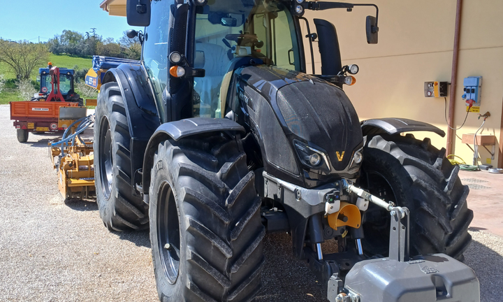 Trattore valtra n185