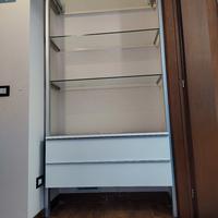 libreria con cassetti