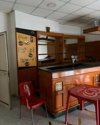 Bancone bar completo retrobanco e frigo