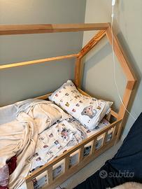 Letti montessori a casetta in legno naturale