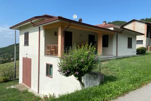 Villa indipendente e portico in Alta Valtidone