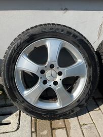 Treno gomme compreso di cerchi in lega w169
