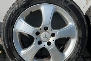 Treno gomme compreso di cerchi in lega w169