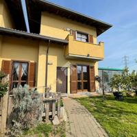 VILLA A SCHIERA A CASSOLNOVO