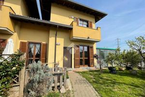 VILLA A SCHIERA A CASSOLNOVO