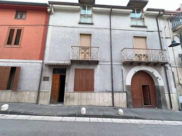 Casa indipendente di 190 m² con più di 5 locali a 
