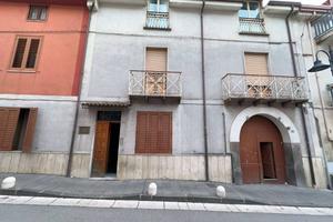 Casa indipendente di 190 m² con più di 5 locali a 