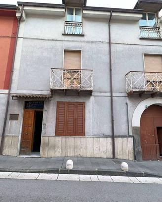 Casa indipendente di 190 m² con più di 5 locali a 