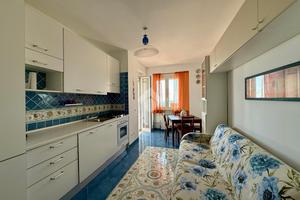 2 LOCALI A BARANO D'ISCHIA