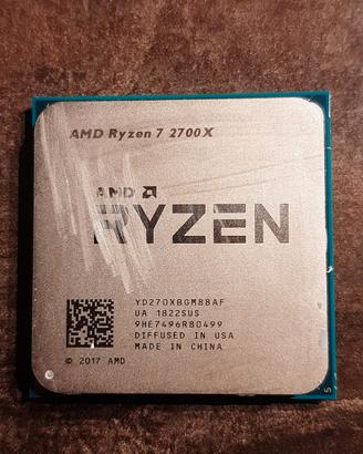 Ryzen 7 2700X con dissipatore prisma AMD