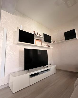 Parete tv e tavolino