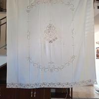 Tenda lino misto cotone a ricamo e intaglio