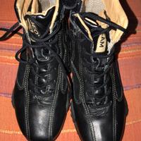 Stivaletti neri - Sneakers bianche