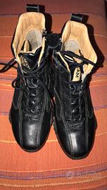 Stivaletti neri - Sneakers bianche