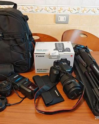 macchina fotografica canon eos 800D e accessori 