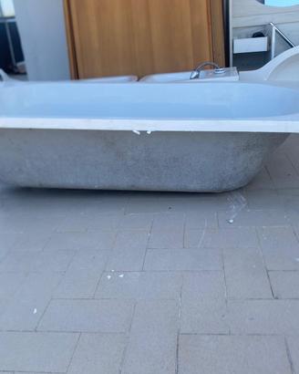 Vasca + coppia di sanitari