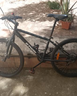 biciclette Btween e Bicicletta Mustang 