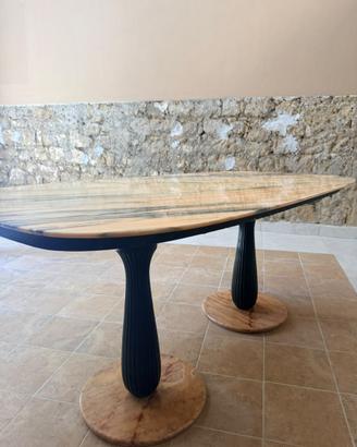 Elegante tavolo in marmo