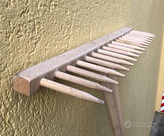 Rastrello da fieno in legno