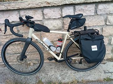 Bici gravel in acciaio Deda