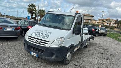 Iveco Daily carroattrezzi patente b