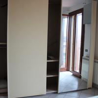 Armadio con ante scorrevoli usato