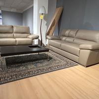 Coppia di divani in pelle