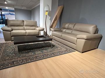 Coppia di divani in pelle