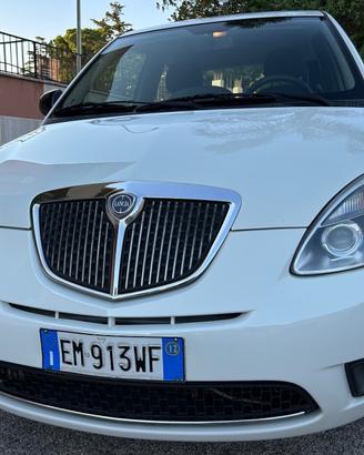 Lancia Ypsilon 1.3 MJT 75 CV Unyca