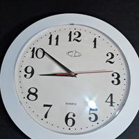 Orologio da muro bianco