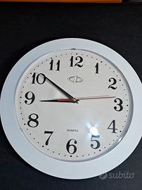 Orologio da muro bianco