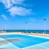 Monolocale sul mare, con piscina, campo da tennis