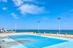 Monolocale sul mare, con piscina, campo da tennis