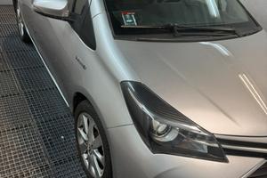 Toyota yaris hybrid 1,5 style