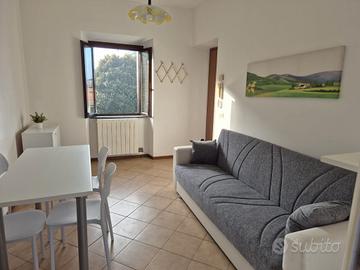 Bilocale con posto auto e parziale vista fiume