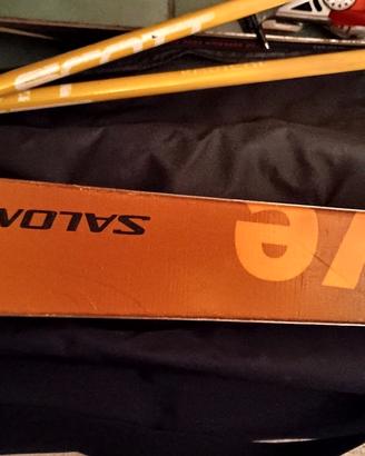 Ski con attacchi e racchette