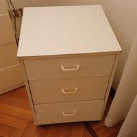 mobiletto legno con ruote e tre cassetti