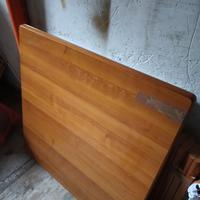 tavolo in legno colore ciliegio 