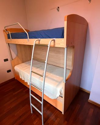 Letto a castello in legno + 2 materassi