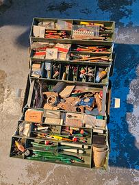 cassetta da pesca con accessori
